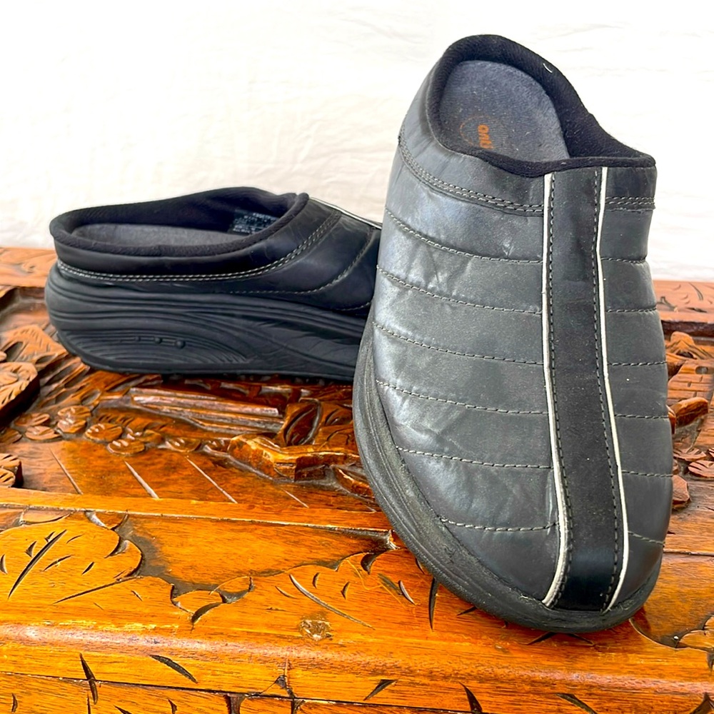 EASY SPIRIT CHARCOAL GREY CLOGS